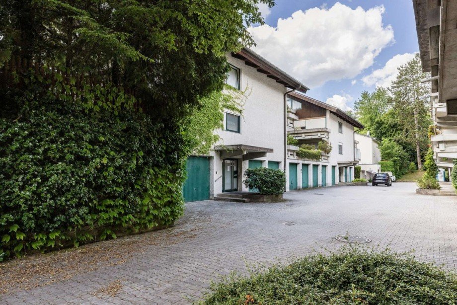Hauseingang Etagenwohnung Pullach im Isartal