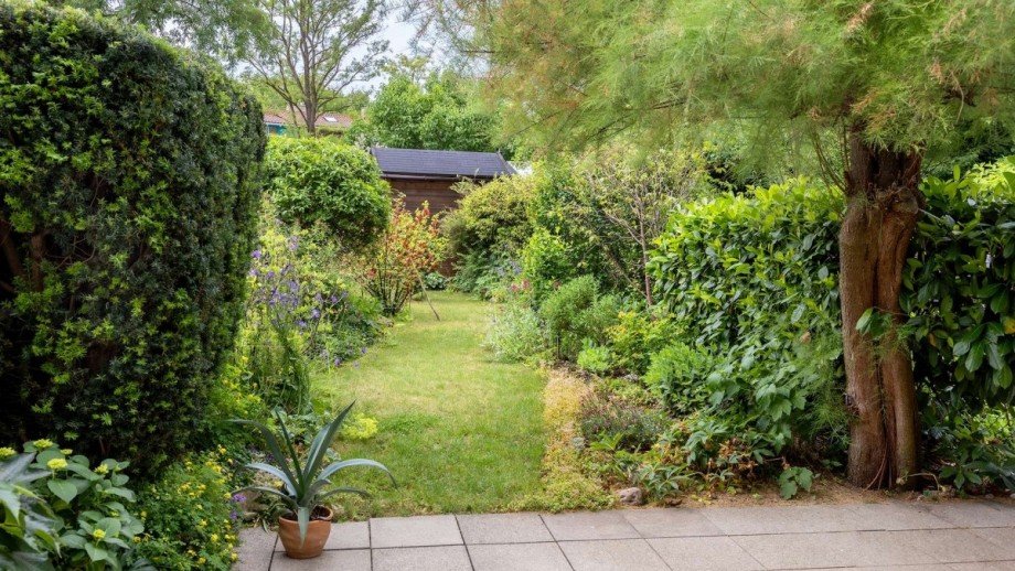 Blick in den traumhaften Garten Reihenhaus M�nchen