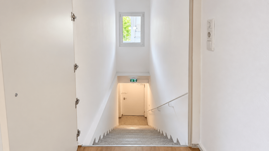 Privater Keller/ TG Zugang Erdgeschosswohnung M�nchen