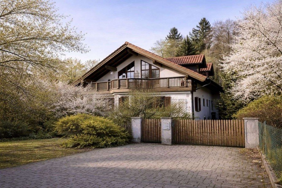 Hausansicht Zweifamilienhaus Tutzing