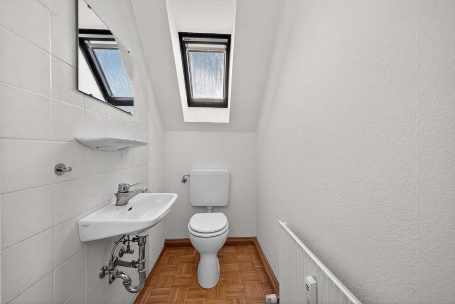 G�ste-WC mit Fenster Dachgeschosswohnung M�nchen