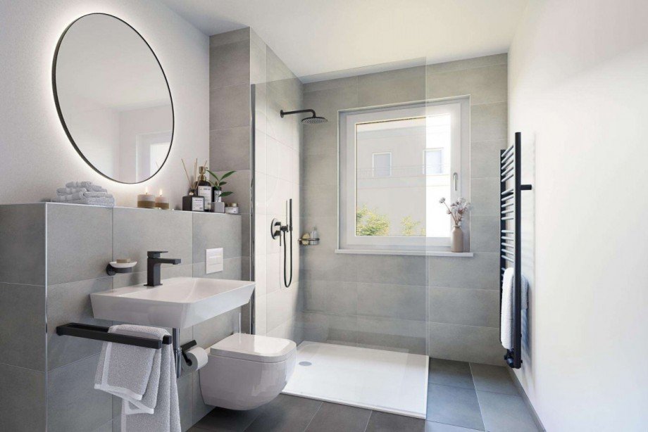 Badezimmer mit Fenster Dachgeschosswohnung Oberschlei�heim