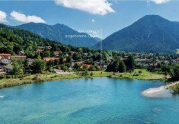 Hauptbild Sonniges Grundstück mit Altbestand in erster Reihe am Tegernsee