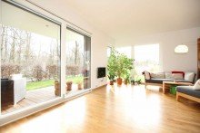 Wohnzimmer VERKAUFT: Exklusive 3 Zi.-Whg. mit Garten direkt an den Isar-Auen in Thalkirchen