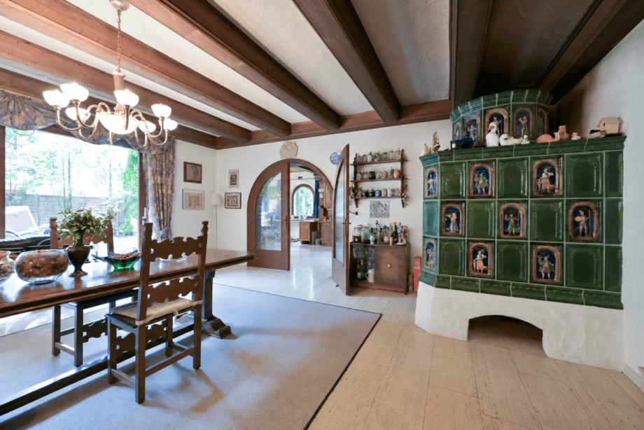 Wohnzimmer mit Kachelofen Einfamilienhaus Geretsried