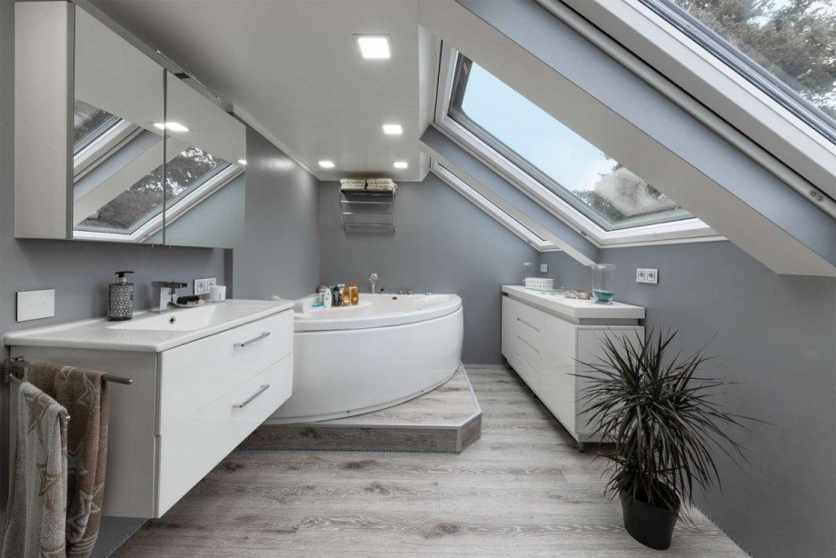 Dachgeschoss Badezimmer Zweifamilienhaus Vaterstetten