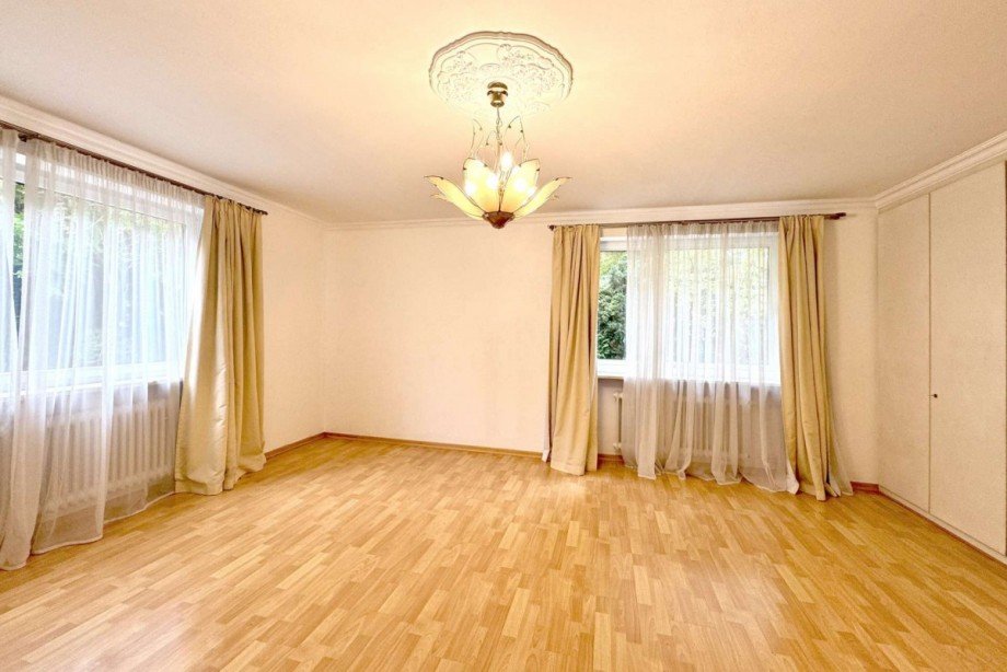Schlafzimmer EG Einfamilienhaus M�nchen