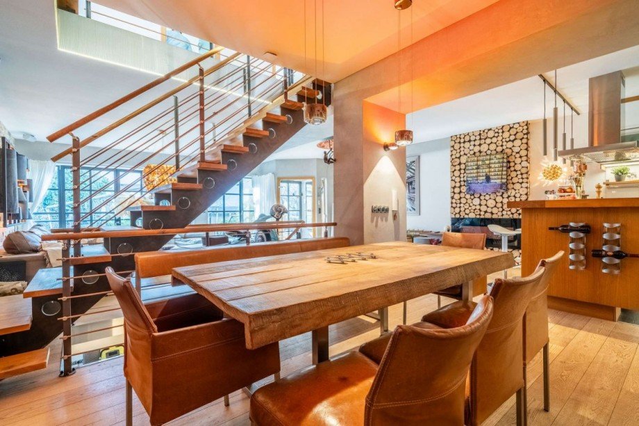 Wohn- und Essbereich mit gro�er, offen gestalteter K�che Loft-Studio-Atelier M�nchen