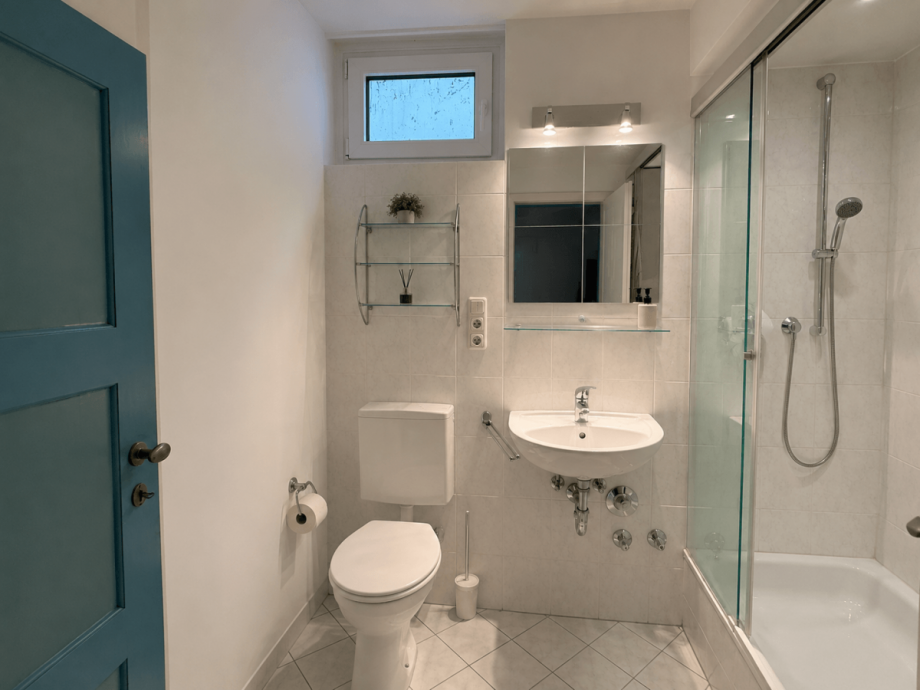Duschbad im Souterrain Terrassenwohnung Gauting