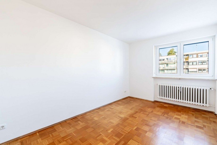 Schlafzimmer WHG 1. OG rechts Mehrfamilienhaus M�nchen