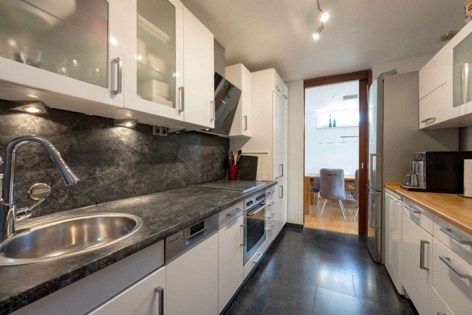 Blick von der K�che zum Essbereich Etagenwohnung Unterschlei�heim