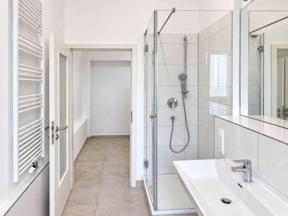 Modernes Badezimmer mit Dusche Erdgeschosswohnung M�nchen