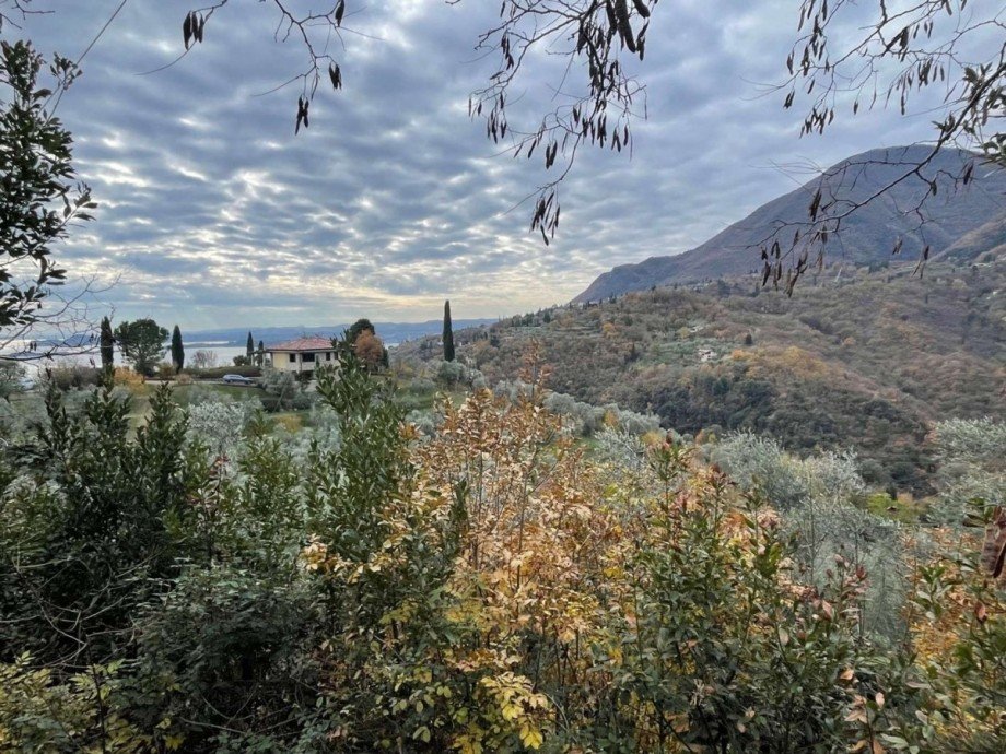 Ausblick in die Berge Grundst�ck Toscolano