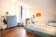 Gem�tliches Giebelzimmer VERKAUFT: Kapitalanlage: Moderne, sehr gro�z�gig geschnittene DHH in gr�ner Lage von Starnberg