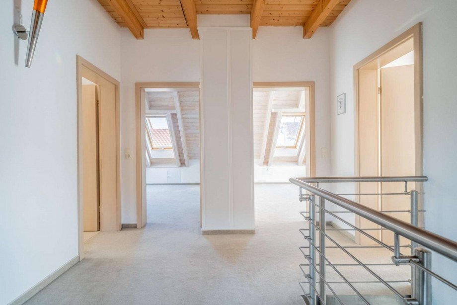 Blick zu den Zimmern OG Einfamilienhaus Friedberg