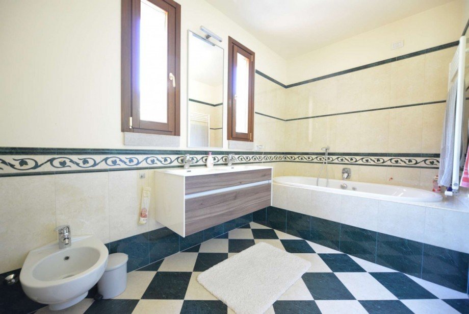 Masterbad Einfamilienhaus Gardone Riviera