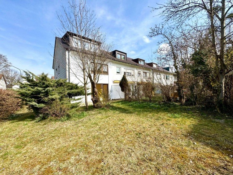 Blick auf das Haus vom Garten M�nchen Reihenendhaus Zentral und doch idyllisch: Wohnen im �sterreicher Viertel!