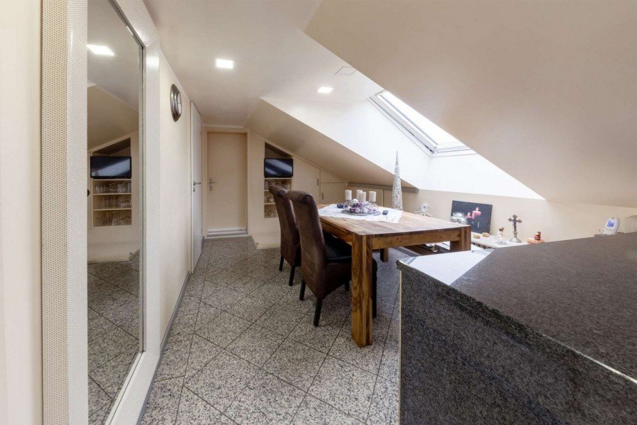 Dachgeschoss Essbereich mit Fallt�re hinten Zweifamilienhaus Vaterstetten