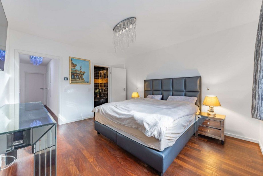 Sch�nes Schlafzimmer mit en Suite Bad Dachgeschosswohnung M�nchen