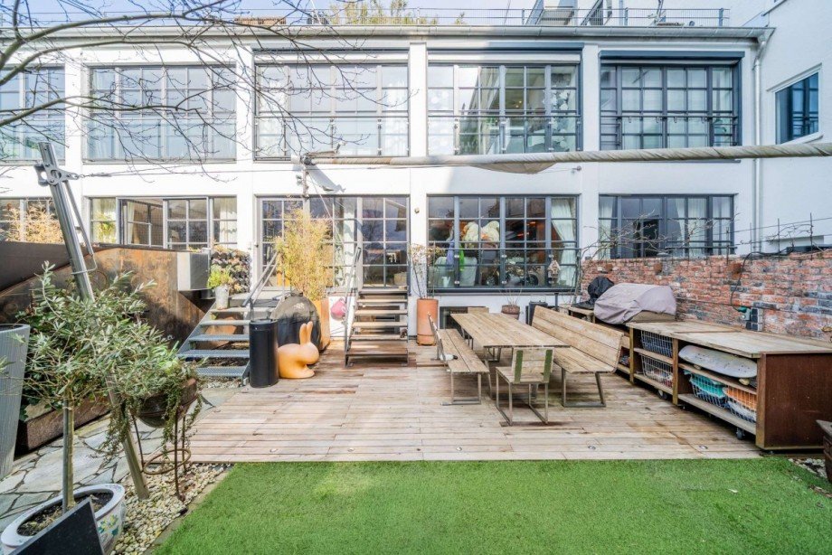 Garten mit Teakholz-Terrasse und elektr. Sonnensegel Loft-Studio-Atelier M�nchen