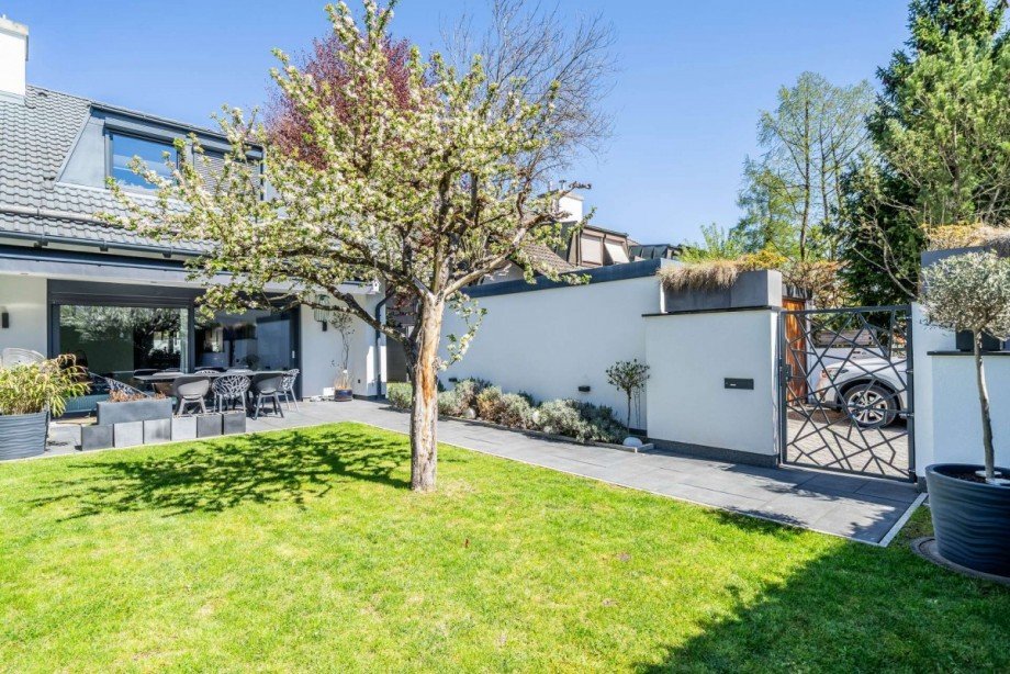 Sonniger Garten Doppelhaush�lfte M�nchen