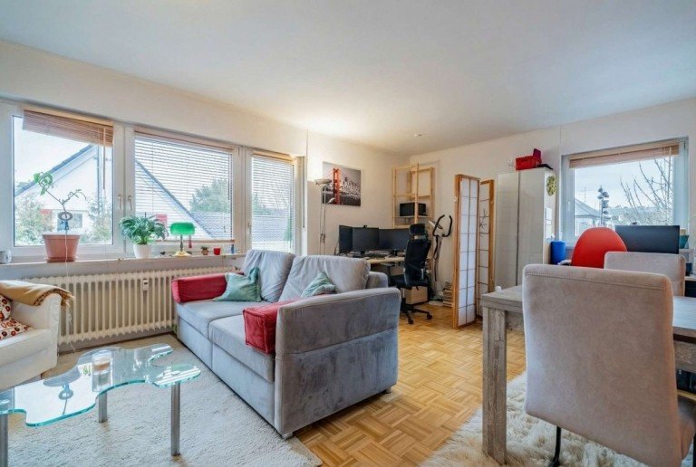 Wohnzimmer mit Balkon M�nchen Etagenwohnung Gem�tliche 2-Zi.-Whg. mit praktischem Schnitt in Obermenzing