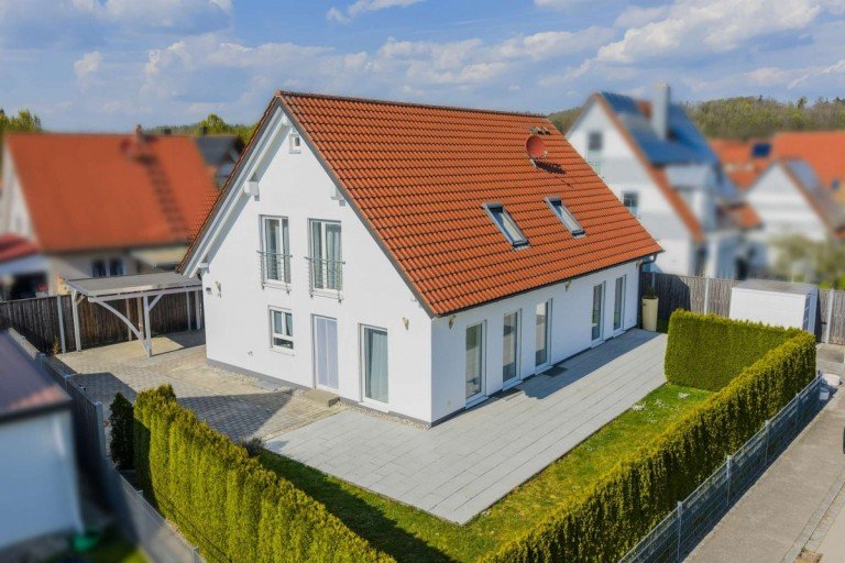 S�dwest Ansicht Friedberg Einfamilienhaus M�nchner Umland: F�r h�chste Anspr�che - Traumhaftes EFH mit Einliegerwhg. in Friedberg-Rinnenthal