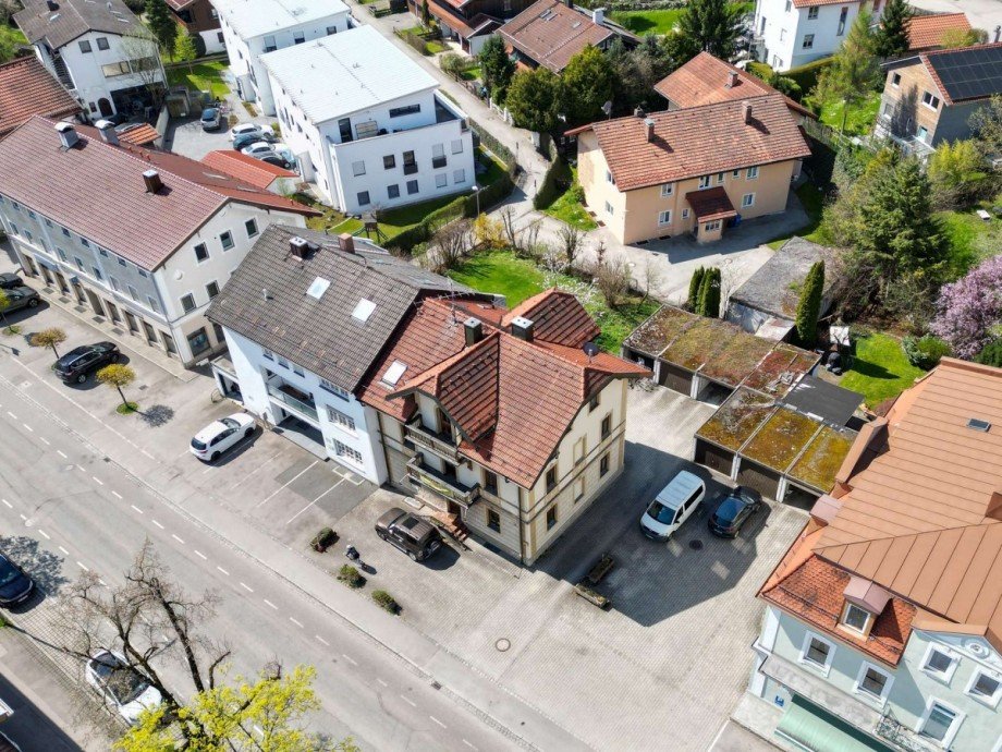Drohne Geb�ude mit Grundst�ck aus NordOst Mehrfamilienhaus Holzkirchen