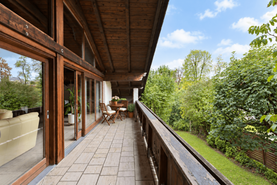 Balkon mit Blick in den ruhig gelegenen, eingewachsenen Garten Einfamilienhaus Geretsried