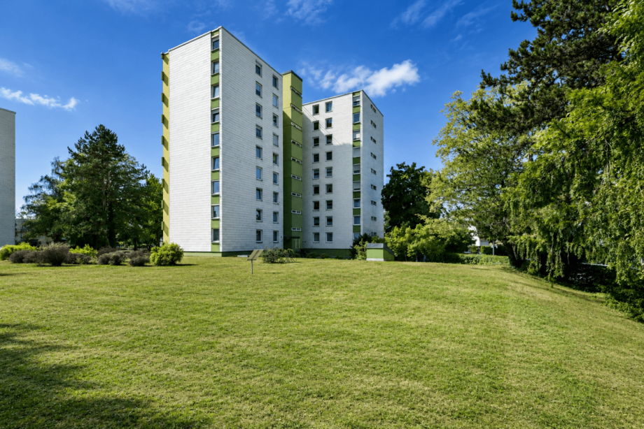 Gepflegte Wohnanlage im Sommerlicht Etagenwohnung Unterschlei�heim