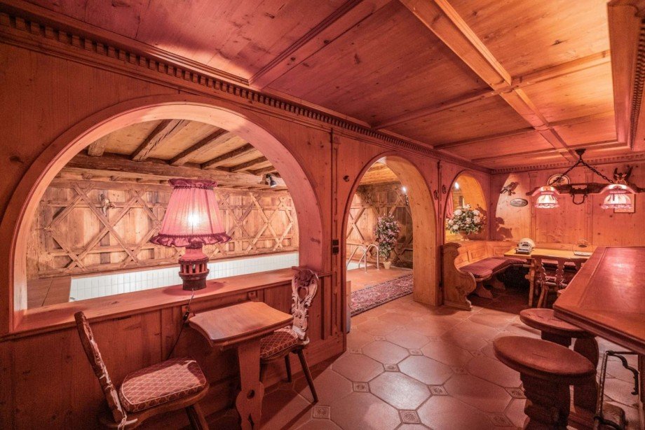 Bauernstube mit Durchgang zum Schwimmbad Einfamilienhaus M�nchen