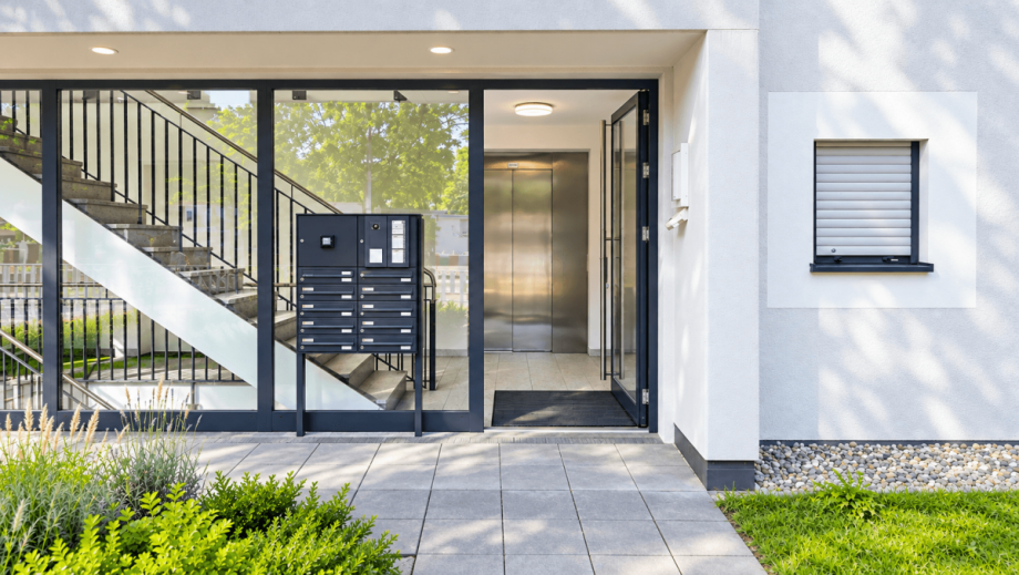 Moderner Eingangsbereich Dachgeschosswohnung M�nchen