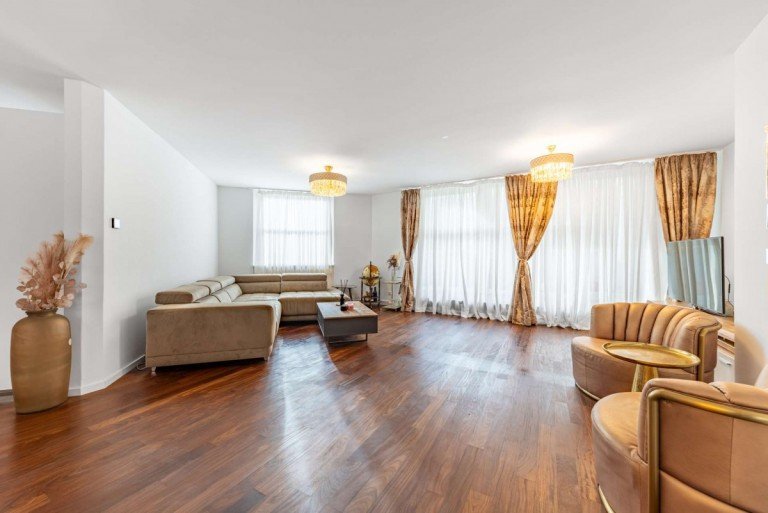 Gro�z�giger, heller Wohnbereich M�nchen Dachgeschosswohnung Gro�z�gige, moderne 3-Zi.-Wohnung mit S�dwestbalkon im begehrten Bogenhausen