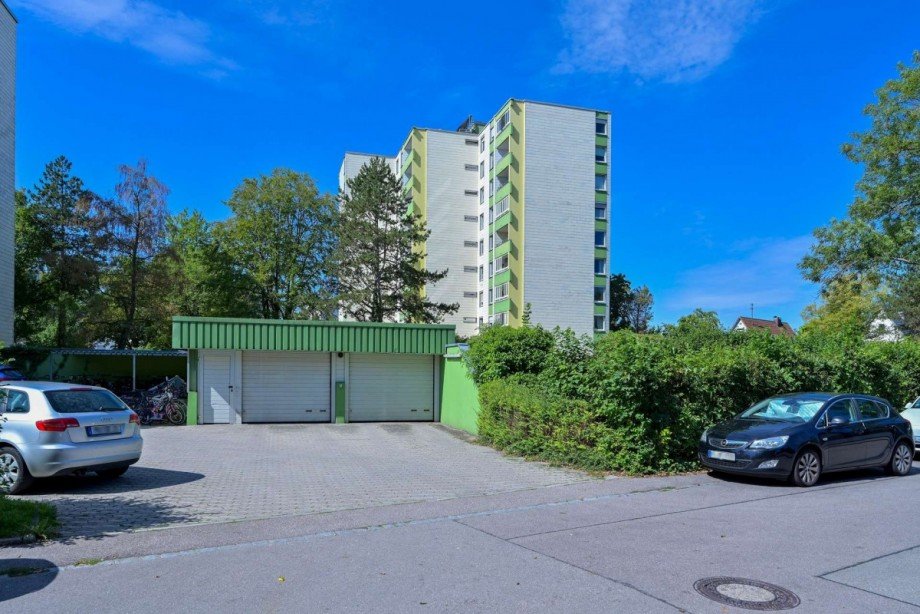 Geb�ude mit Tiefgaragenzufahrt Etagenwohnung Unterschlei�heim