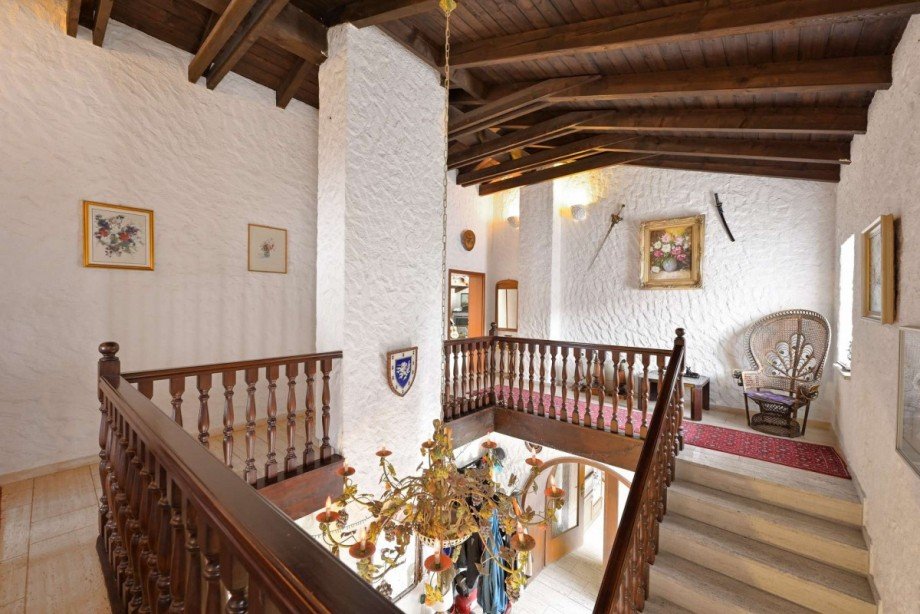 Offene Galerie mit Blick in den repr�sentativen Eingangsbereich Einfamilienhaus Geretsried