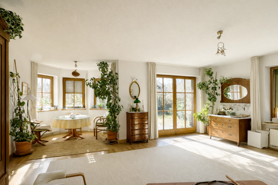 sonniges Wohnzimmer Zweifamilienhaus Tutzing