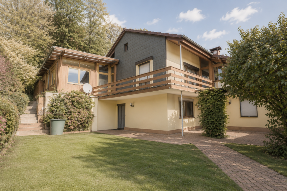 Au�enansicht vom Garten Zweifamilienhaus Grub am Forst