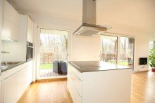 Kochinsel VERKAUFT: Exklusive 3 Zi.-Whg. mit Garten direkt an den Isar-Auen in Thalkirchen