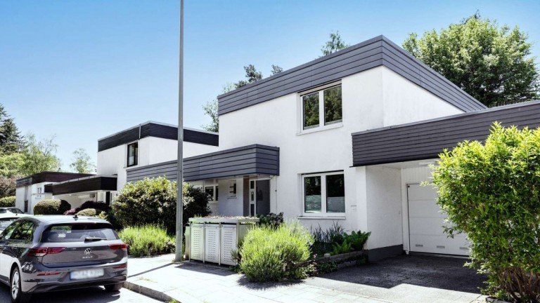 Hausansicht M�nchen Einfamilienhaus Elegantes Einfamilienhaus mit Wintergarten in ruhiger Lage in Trudering