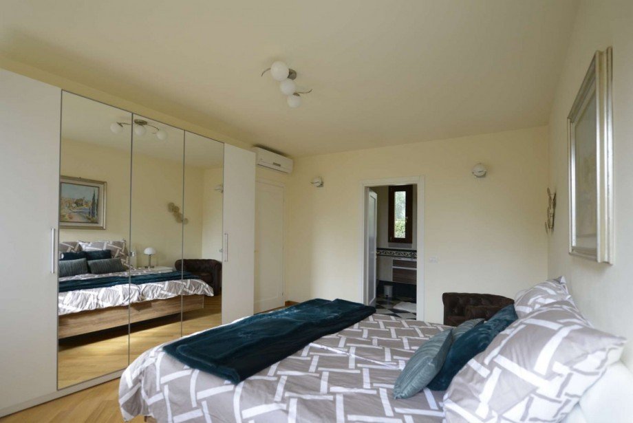 Schlafzimmer mit Badezimmer Einfamilienhaus Gardone Riviera