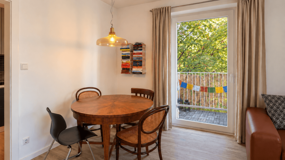 Wohnzimmer mit Balkon Etagenwohnung M�nchen