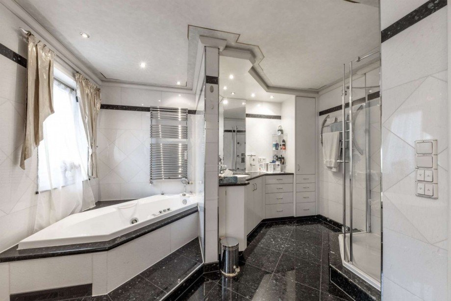 Obergeschoss traumhaftes Bad Zweifamilienhaus Vaterstetten