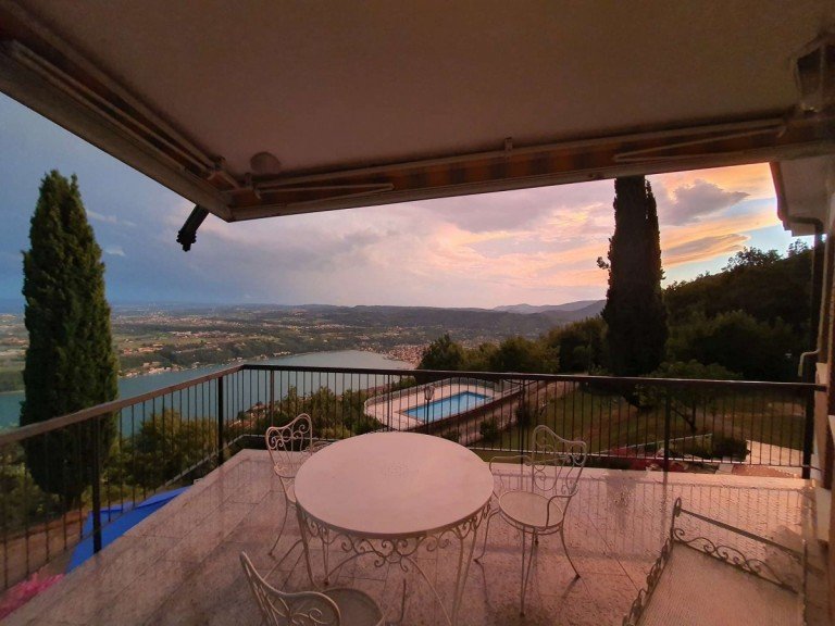 Terrasse Sal� - Italien - Gardasee - Westufer S�d - Salo Einfamilienhaus Exklusive Villa mit Einliegerwohnung und Pool am Gardasee