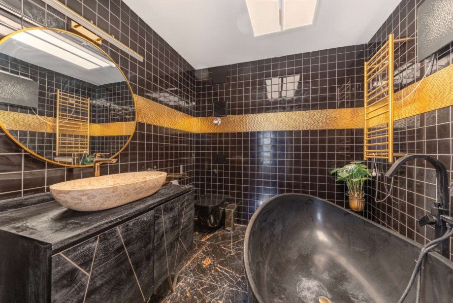 Designer en-Suite Badezimmer mit freistehender Wanne Dachgeschosswohnung M�nchen