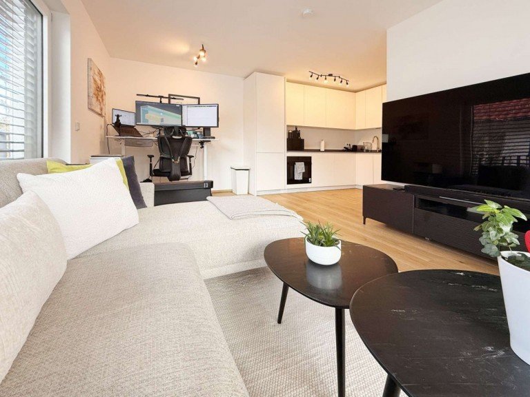 Moderner Wohnbereich mit Blick zu K�che M�nchen - Deutschland - Bayern - Landkreis M�nchen - Stadt M�nchen - M�nchen Ost - Daglfing Etagenwohnung Moderne 3-Zimmer-Wohnung in Daglfing