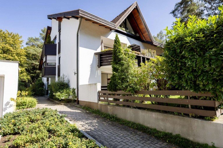 Au�enansicht M�nchen - Deutschland - Bayern - Landkreis M�nchen - Stadt M�nchen - M�nchen S�d - Solln Dachgeschosswohnung Charmante 2,5-Zi.-Dachgeschosswohnung mit gro�em S�dbalkon in der Bestlage von Solln