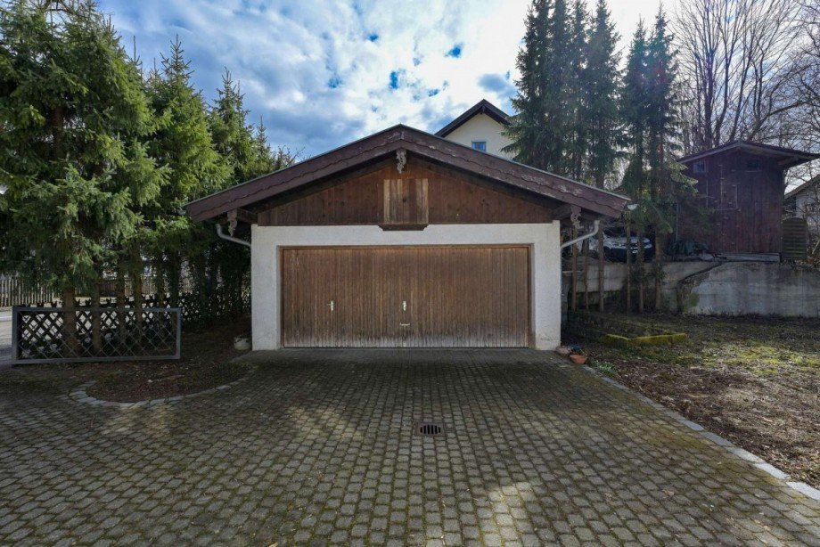 Doppelgarage mit vorgelagertem Stellplatz Grundst�ck Miesbach