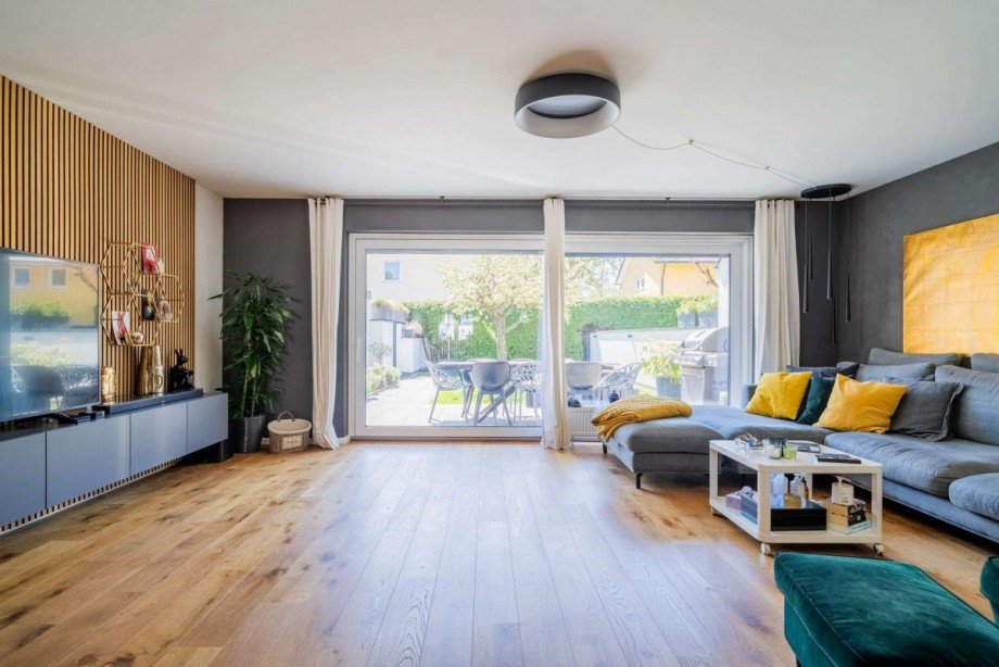 Wohnzimmer mit direktem Zugang zum Garten Doppelhaush�lfte M�nchen